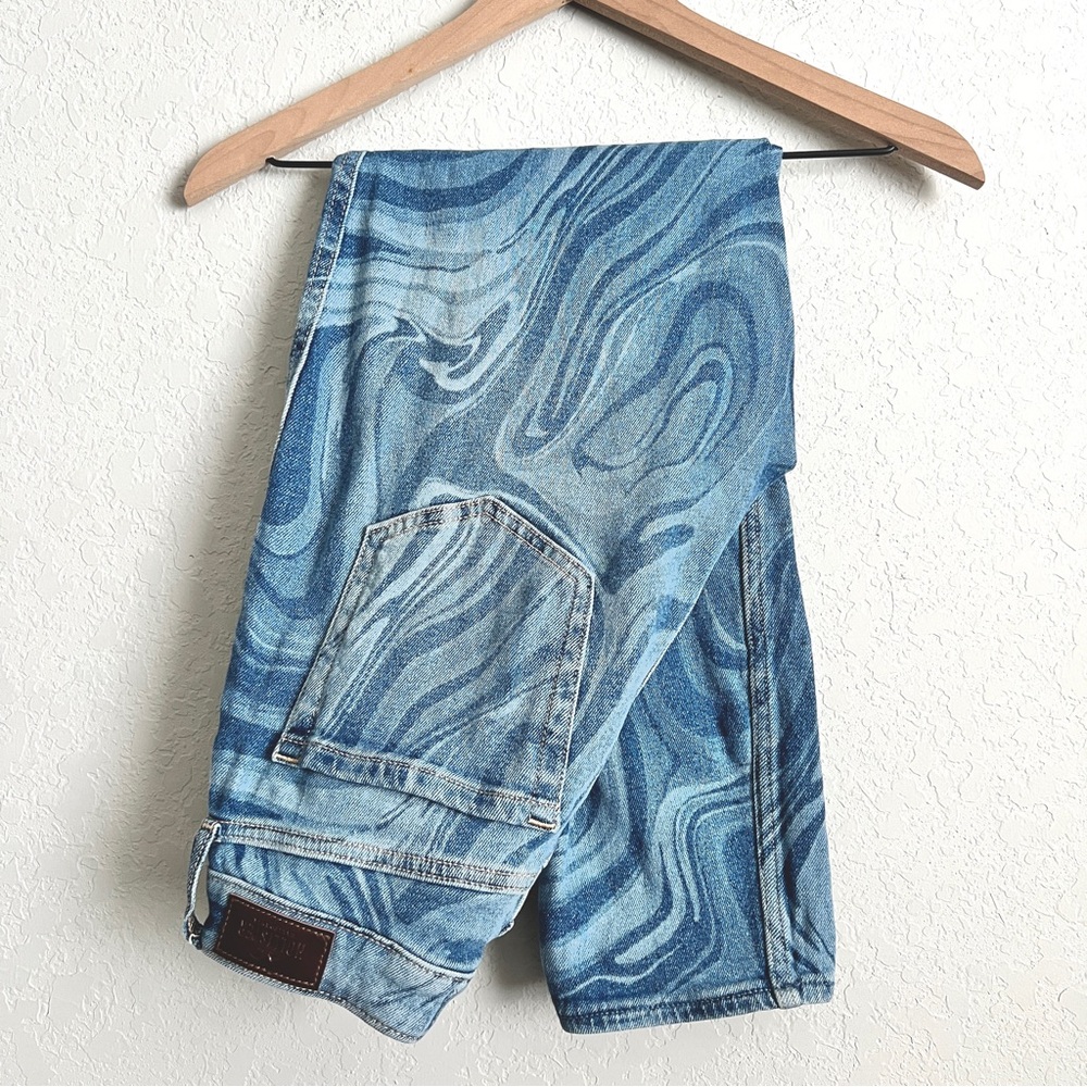 Hollister Curvy High-Rise Mom Jeans Marble Design Blues 28